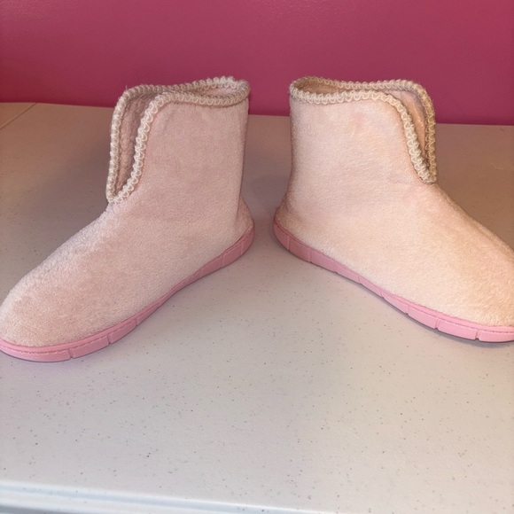 Muk Luks Pink Women's Slippers - Picture 5 of 9